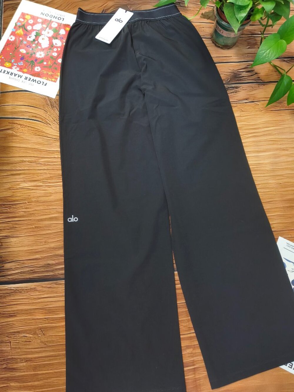 New With Tags Alo Yoga Black Suit Up Trouser💰Regular Relaxed Wide Leg Pants🙆🏻 - Picture 3 of 7